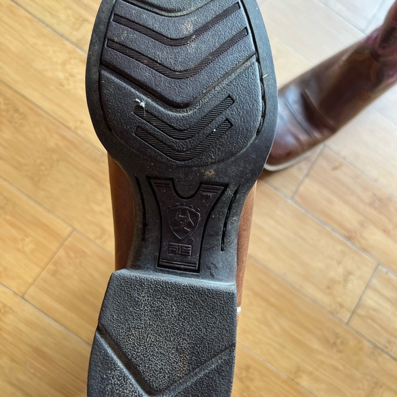 Ariat Boots - Picture 2 of 4
